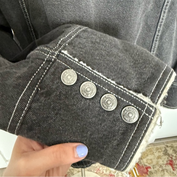 Free People We The Free‎ Ariel Cozy Denim Bomber Jacket Faded Black Sherpa Large - Picture 9 of 10